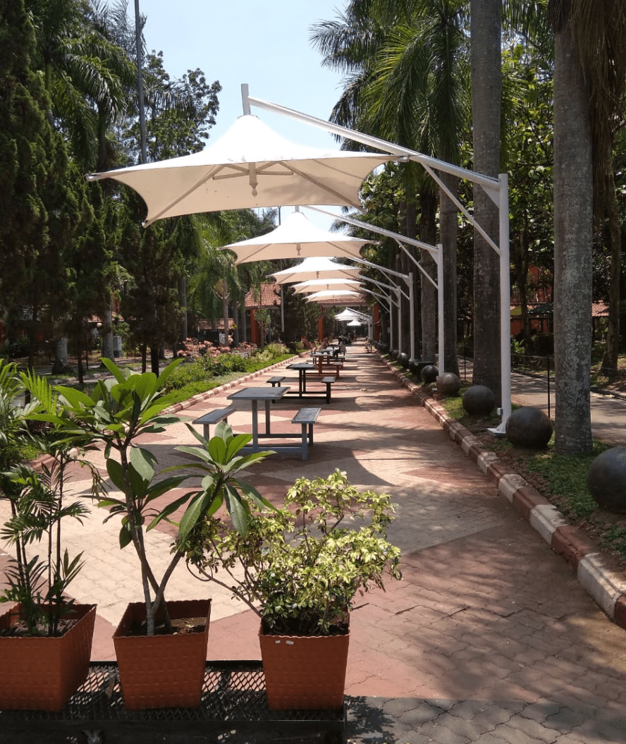 Jalur pedestrian tersebar di kawasan kampus Telkom University