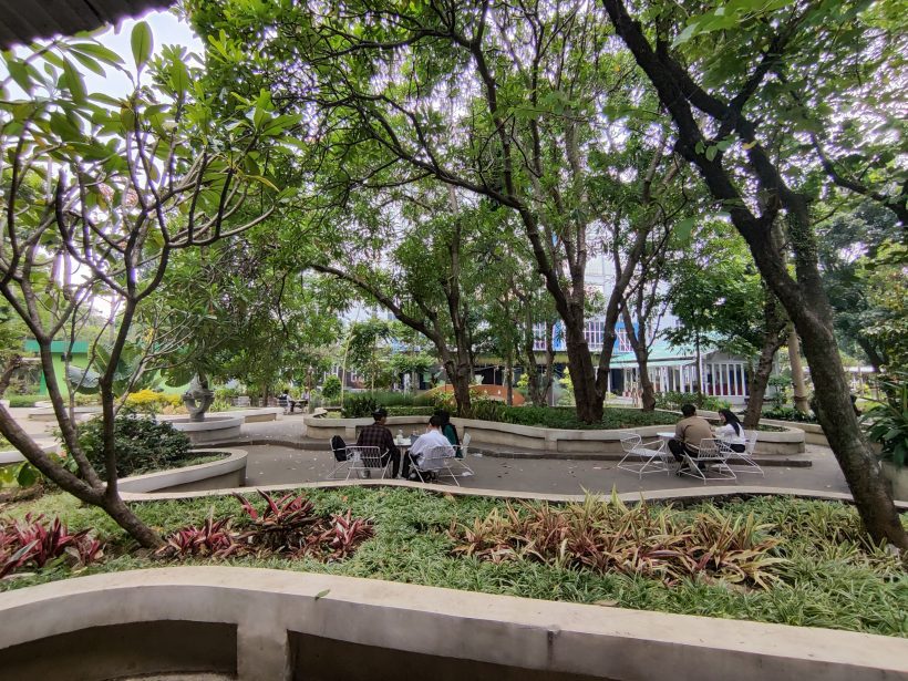 Tips for Utilizing Green Spaces at Telkom University for Relaxation and Productivity