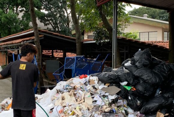 Waste Management Education: Challenges and Innovative Solutions at Telkom University’s Green Campus Gate