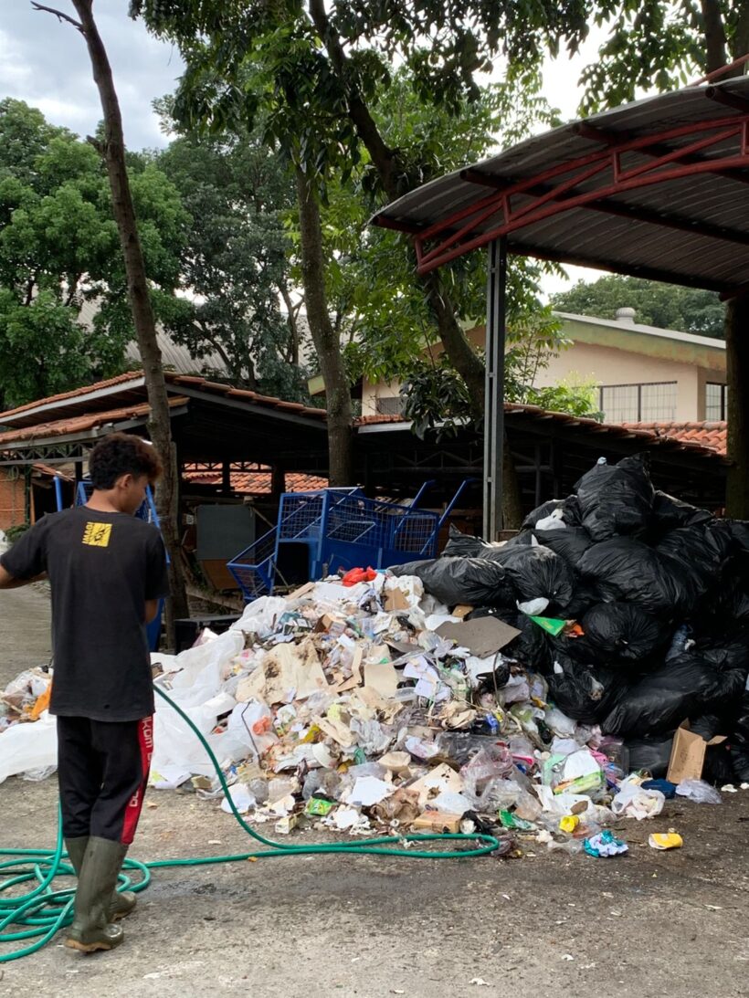 Edukasi Pengelolaan Sampah: Tantangan dan Solusi Inovatif di Gerbang Green Campus Telkom University Edukasi Pengelolaan Sampah: Tantangan dan Solusi Inovatif di Gerbang Green Campus Telkom University
